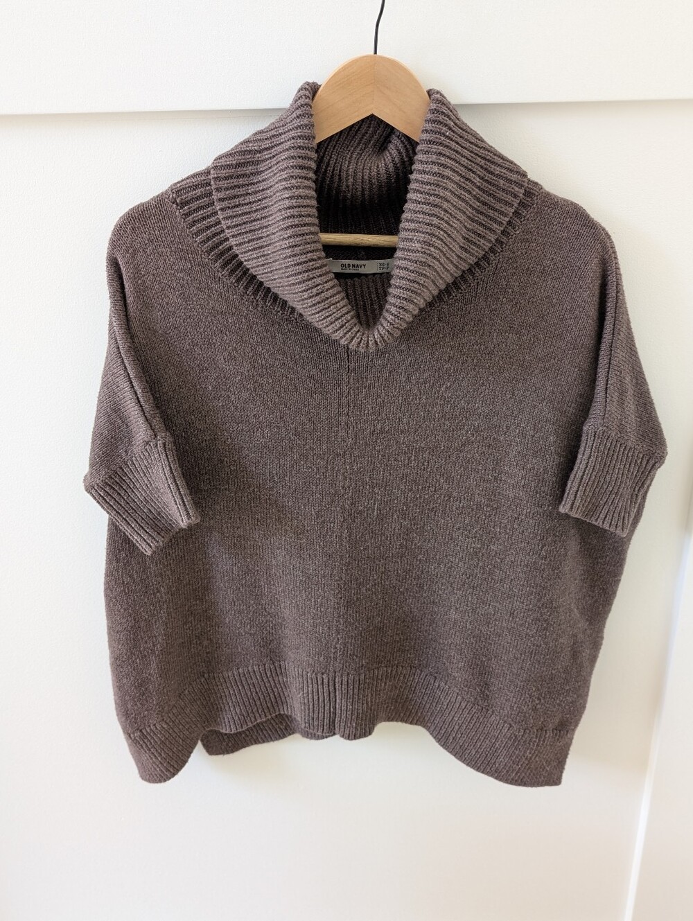Vintage Old Navy Cowl Neck Short Sleeve With Rib Knit Cuffs - Brown In XSmall